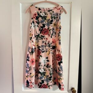 Pink Floral Vince Camuto Dress with pockets - Size 6